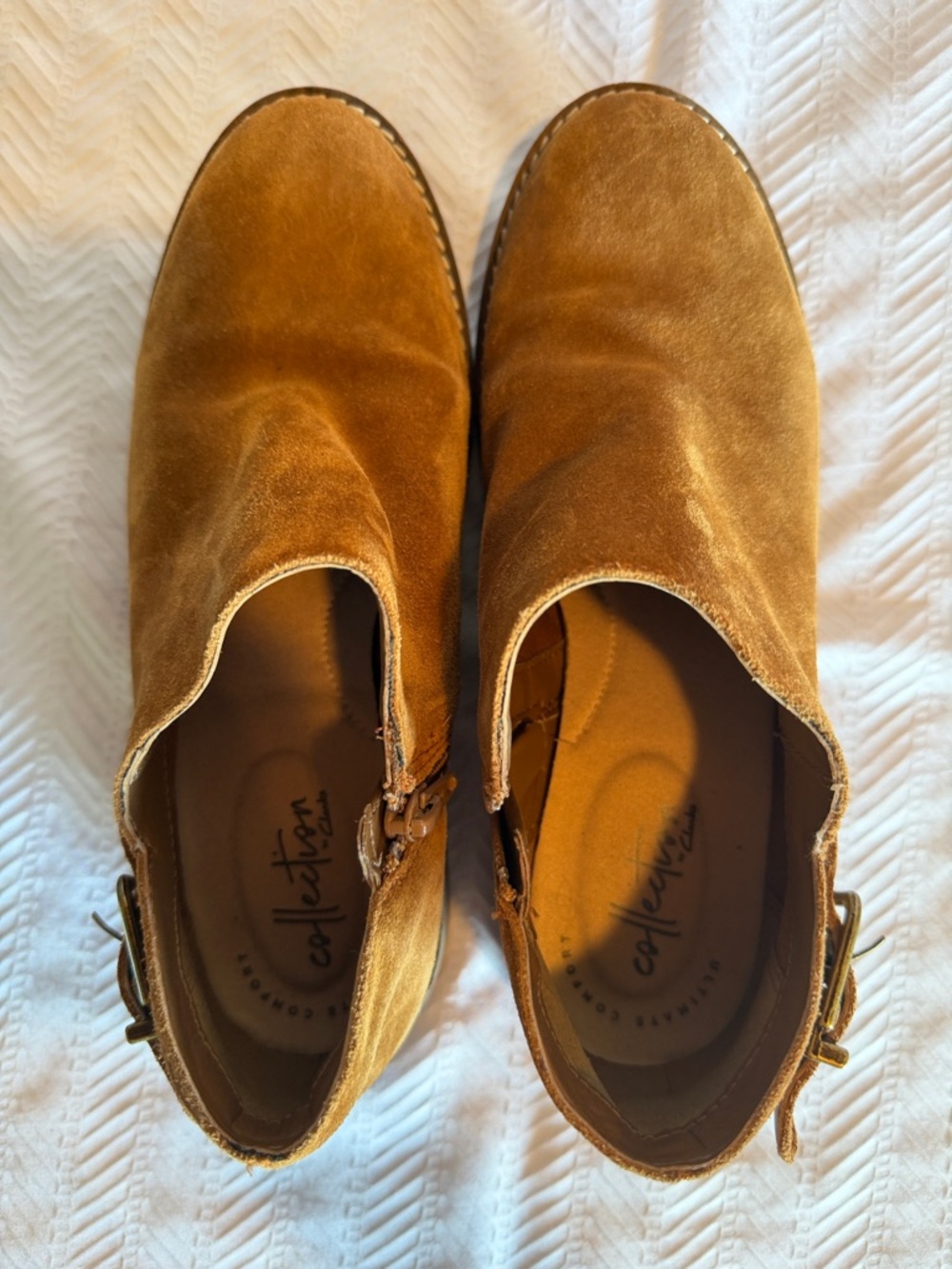 Clarks Women’s Suede Ankle Boots w/Zippers & Buckles in Tan Brown, 7 1/2 - Picture 4 of 8